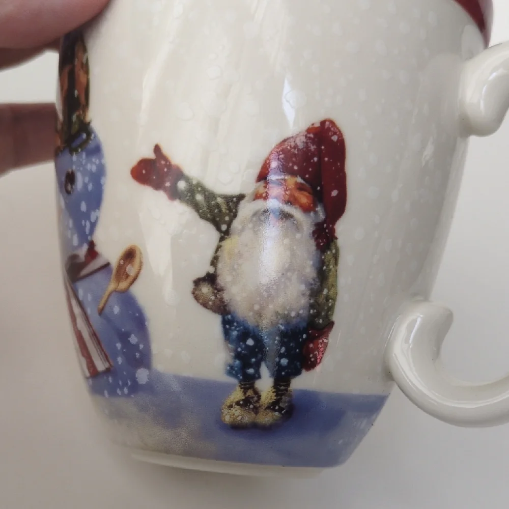 Williams Sonoma NORDIC ELF Building a Snowman Holiday Christmas Coffee / Tea Mug